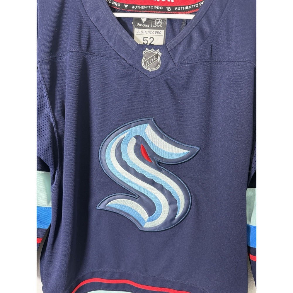 Seattle Kraken Jersey Large 52 Mens Fight Strap Home Blue NHL #84 Kaapo Kakko - Picture 2 of 9